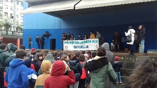 Los centros escolares de Ortuella han protagonizado la marcha 