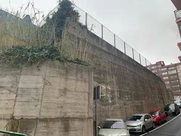 Los trabajos se llevan a cabo en la parte más alta del muro