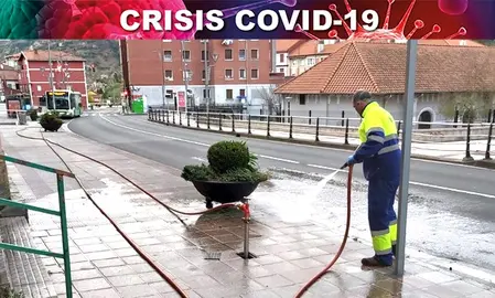 Los operarios trabajan para combatir el coronavirus