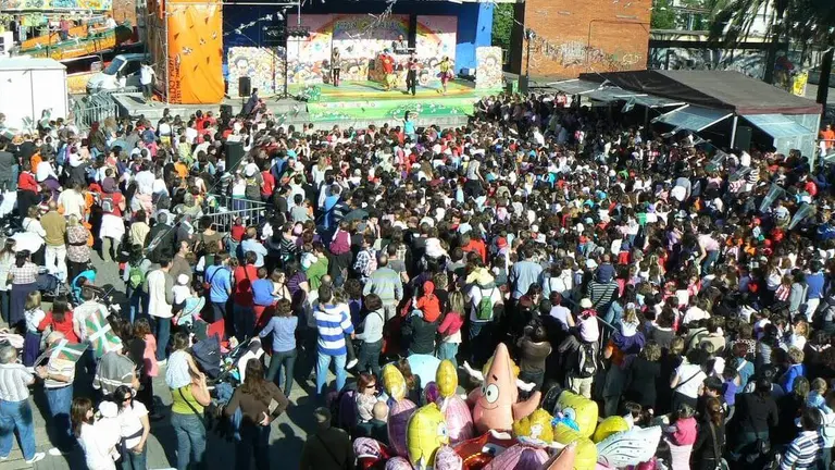 La plaza de Ortuella desbordada de público en fiestas